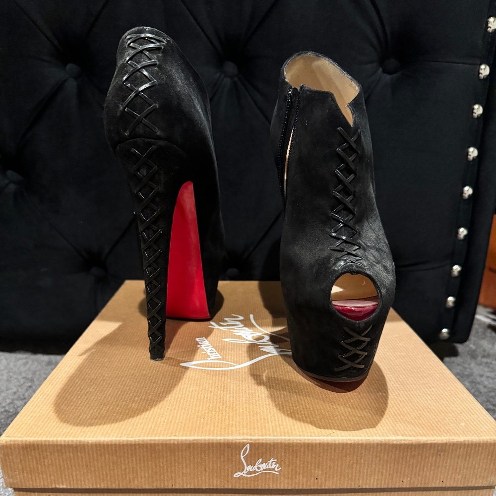 Louboutin Booties size 39